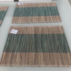 4 Brand new shimmering placemats in beige and turquoise.